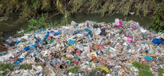 Greenpeace: İngiltere'deki plastik atıkların yaklaşık yüzde 40'ı Türkiye'ye ihraç edildi ve yasa dışı yollarla toplanıp yakıldı