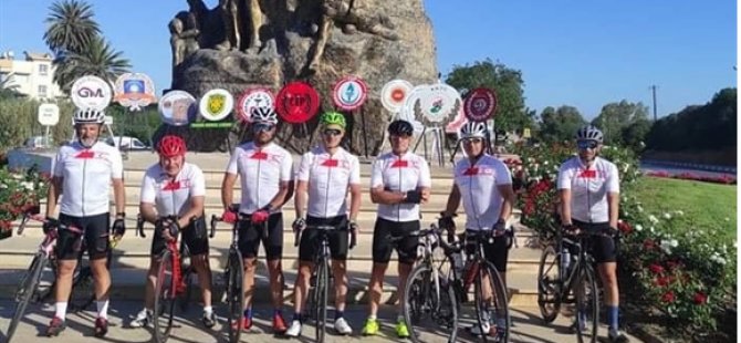 40 Yaş Üstü Bisiklet Grubu Kuzey Kıbrıs Turunu Tamamlayarak Atatürk Büstüne Çelenk Koydu