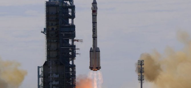 Çin insanlı uzay aracı Shenzhou-12'yi fırlattı!