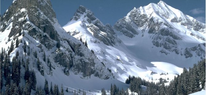 Fransız Alpleri’nde Tehlike: 20 Bin Metreküplük Buz Kütlesi Kopmak Üzere