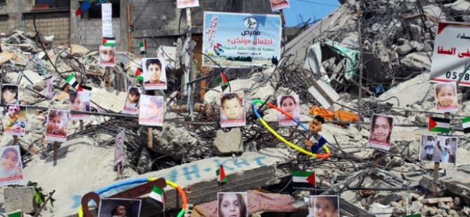Gazze'de Enkazda Sergi: İsrail Saldırılarında Ölen Filistinli Çocukların Fotoğrafları Sergilendi