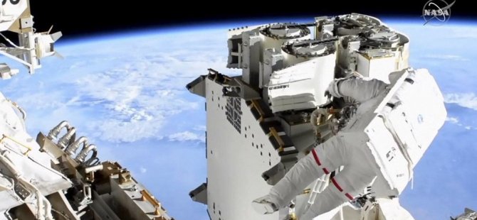 Astronotların 6 saatlik uzay yürüyüşü tamamlandı
