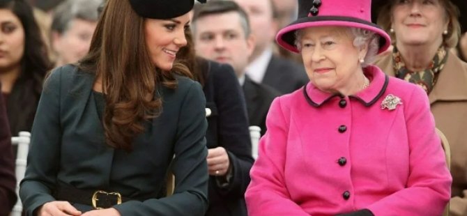 'Kraliçe Elizabeth, Kate Middleton'ı Geleceğin Kraliçesi Olarak Görüyor'