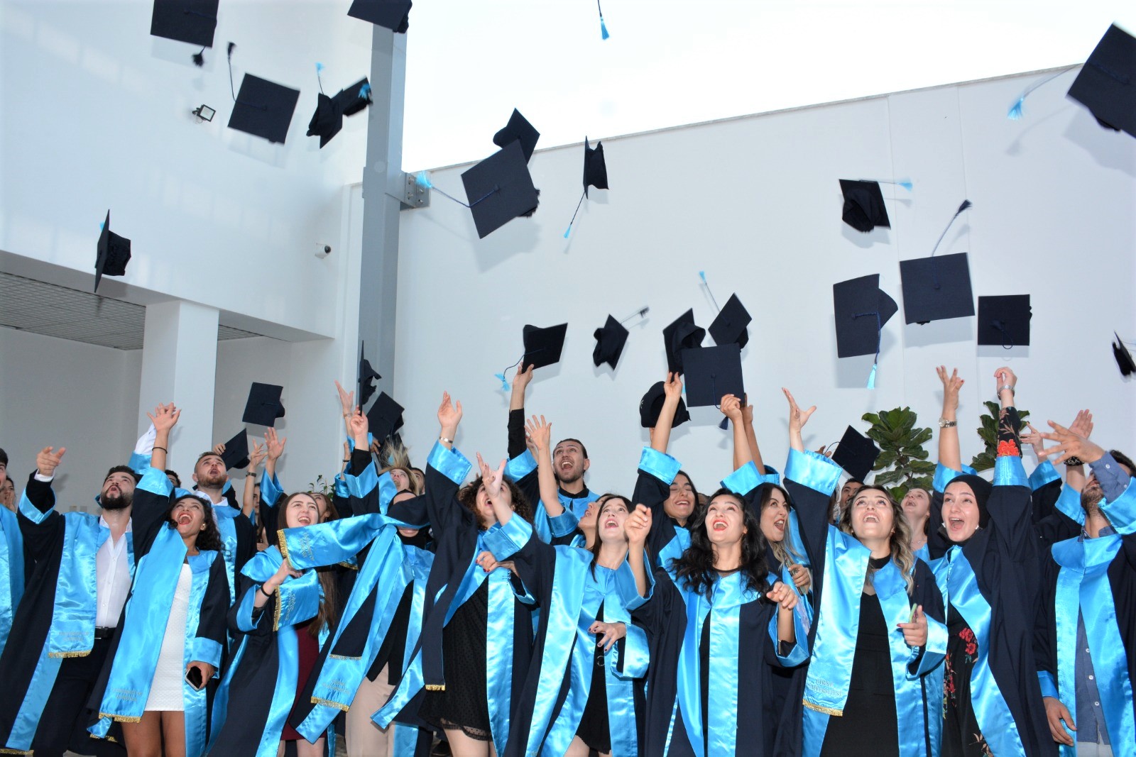 Girne Üniversitesi 2020-2021 Bahar Dönemi Mezuniyet Töreni Coşkuyla Gerçekleştirildi