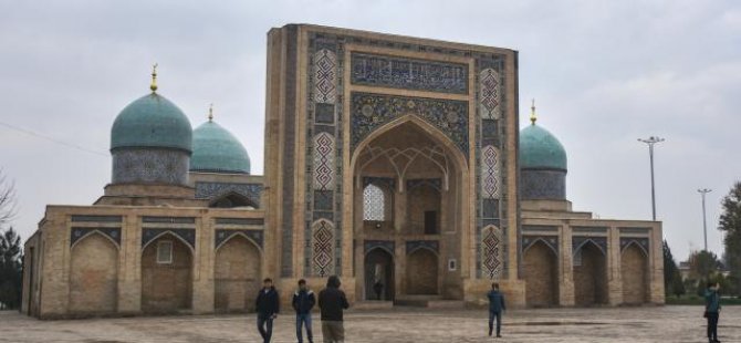 Özbekistan'da camilerde cuma ve bayram namazları kılınmayacak