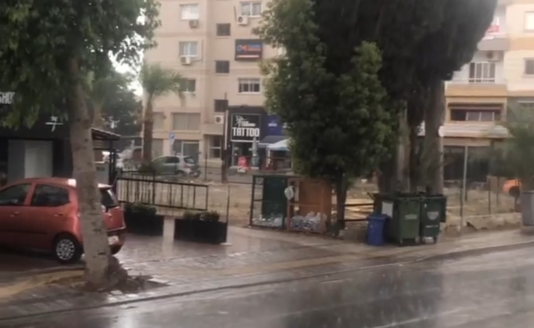 Lefkoşa bölgesinde yaz yağmuru yağdı