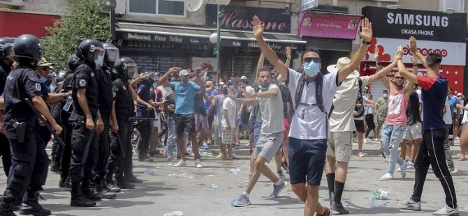 Covid-19 vakalarının arttığı Tunus'ta protestolar: Erken seçim çağrısı yapıldı