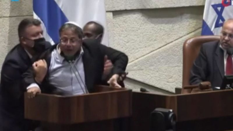 İsrail Parlamentosu'nda Milletvekili Ben-Gvir'i yaka paça atıldı (VİDEO)