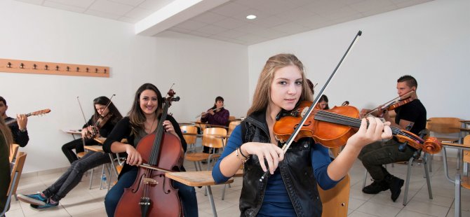 Yakın Doğu Üniversitesi Müzik Öğretmenliği Bölümü için lisans, yüksek lisans ve doktora programlarına yönelik yetenek sınavı 13-14 Ağustos tarihlerinde çevrimiçi olarak yapılacak