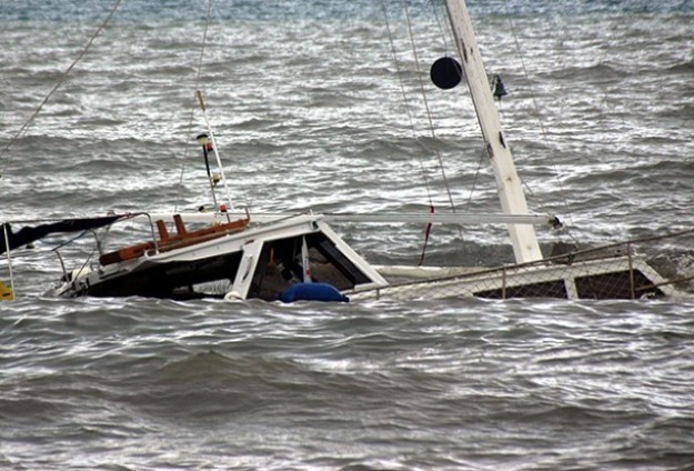 Göçmenleri taşıyan tekne battı: 12 ölü