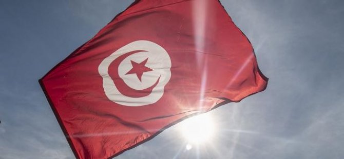 Tunus’ta yeni anayasa için düzenlenen referandumda oy verme işlemi başladı