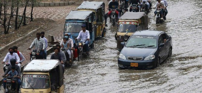Pakistan’da şiddetli yağışlar can alıyor: 4 ölü