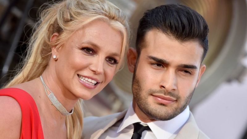 Britney Spears, İran doğumlu erkek arkadaşı Sam Asghari ile nişanlandı