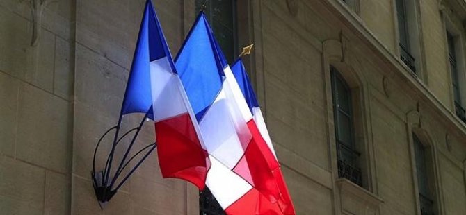 Fransa bayrağında ton değişimi: Parlak mavi, koyu lacivert oldu!