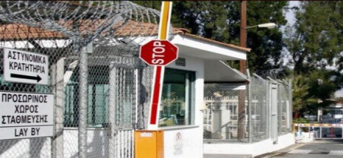 Güney Kıbrıs'ta Cezaevinde Mahkûmlar Yerde Yatıyor