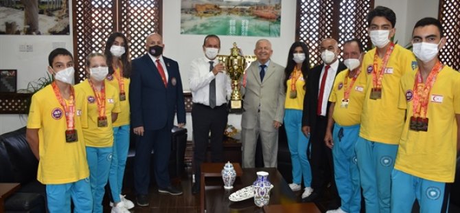 Ataoğlu, Kırgızistan’da Düzenlenen Müsabakalarda Şampiyon Olan KKTC Taekwondo Takımı’nı Kabul Etti