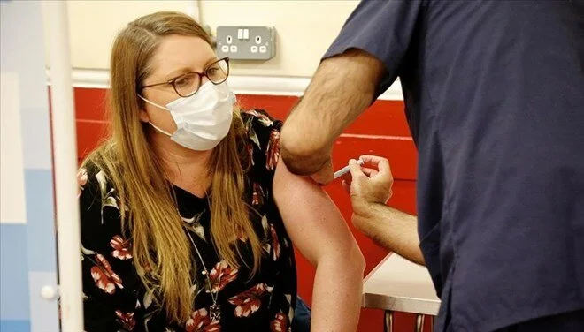 İngiltere'de Covid-19 aşıları 112 binden fazla ölümü önledi