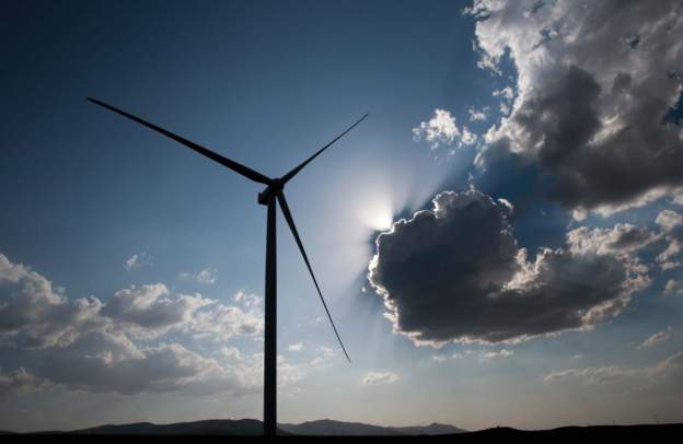 Türkiye’de yeni rüzgar ve güneş santralleriyle elektrik üretmek, ithal kömür ile üretmekten ‘daha ekonomik hâle geldi’