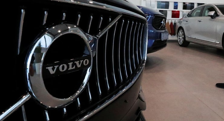 Otomobil dünyasında minimalizm rüzgarı: Volvo da logosunu değiştirdi