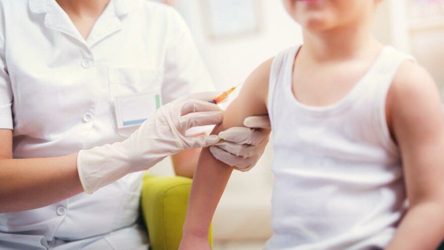 Fransa’da aşı kartı kararı: Zorunluluk yaşı 12 oldu