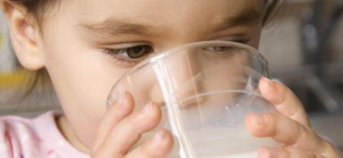 Çocukluk Dönemin de Fazla Süt İçmek İleride Alerji Riskini Arttırıyor!