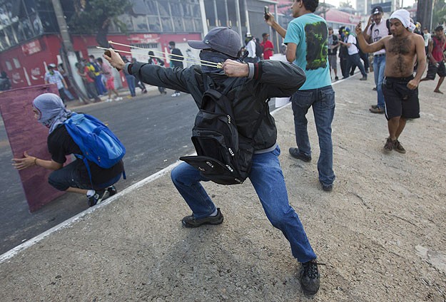 Brezilya'da protestocular polisle çatıştı