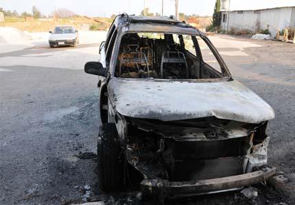 Lefkoşa'da  çıkan yangın araçları kül etti...