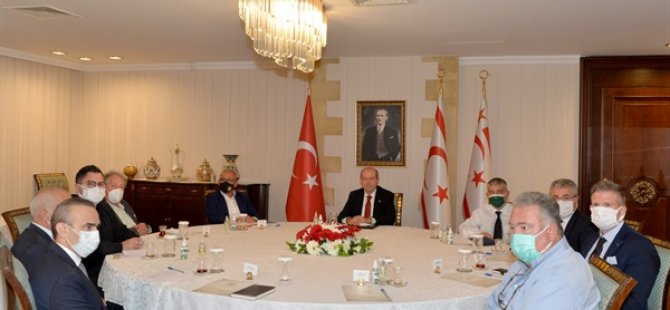 Cumhurbaşkanı Tatar, Ekonomist Ve Finans Uzmanlarıyla Toplantı Yaptı