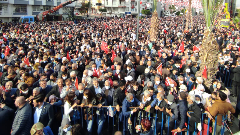 CHP'den Mersin'de dev miting...  Miting alanında "Hükümet istifa" sloganları atılıyor