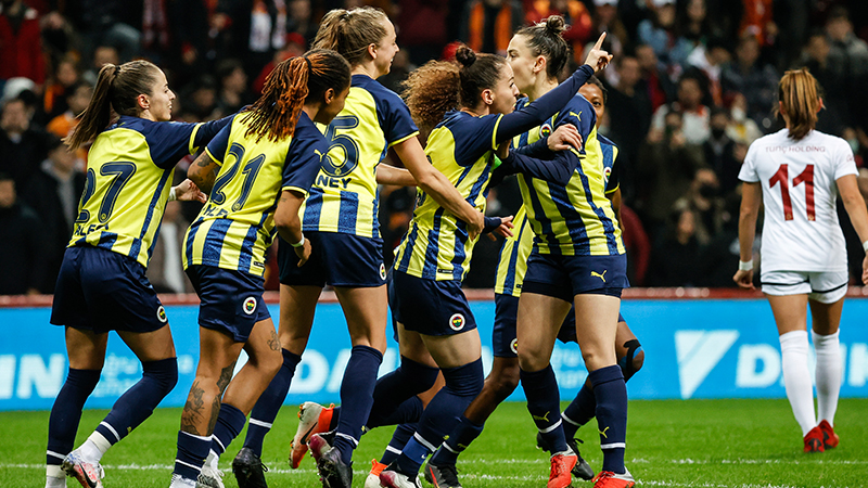 Tarihi maçta tarihi skor; Fenerbahçe, Galatasaray'ı 7-0 yendi