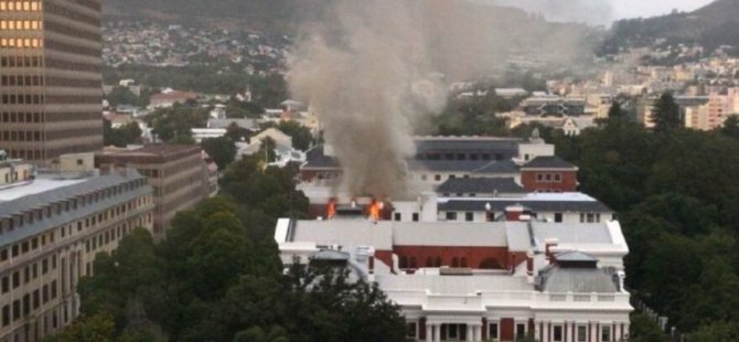 Güney Afrika' da Panik: Parlamentoda Yangın Çıktı