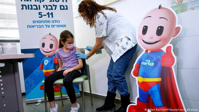 İsrail Sağlık Bakanlığı: Aşının çocuklarda ve gençlerde yan etkisi az