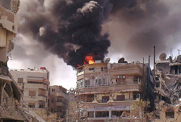 Esed güçleri Şam'a bomba yağdırıyor