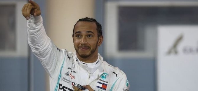 F1 pilotu Lewis Hamilton, annesinin soyadını da kullanacak