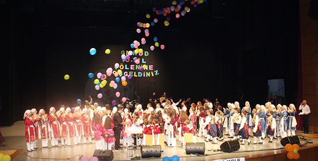 Gazimağusa Halk Dansları Derneği 10 yılını görkemli organizasyonla kutladı
