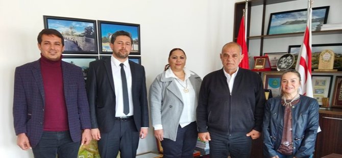 Lefkoşa Yunus Emre Enstitüsü ile Lefke Yardım ve Halk Derneği, Lefke Belediyesi’ni ziyaret etti