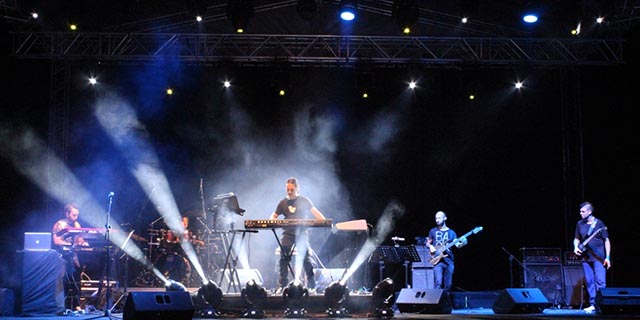 Progressive rock  türü müzikleriyle Hüseyin Kırmızı ve  Cyprus Super Band Salamis Antik Tiyatro’yu salladı