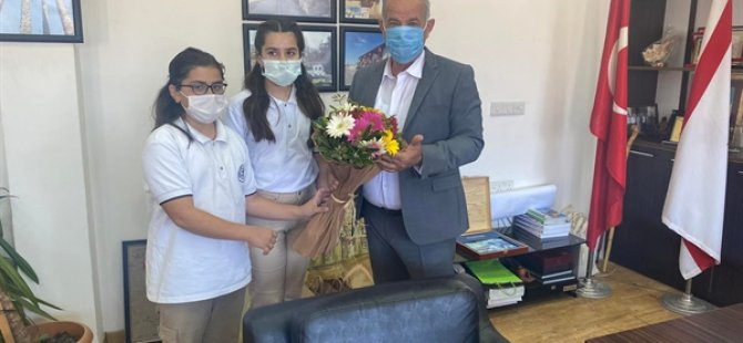 İlkokul Öğrencileri, Lefke Belediye Başkanı Kaya'yı Ziyaret Etti