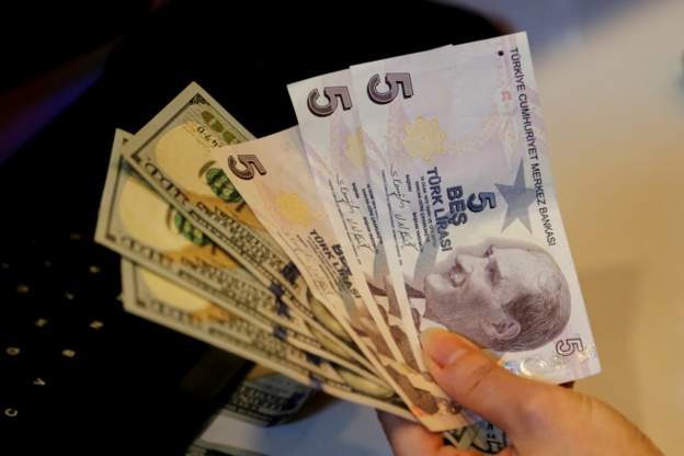 Reuters: Merkez Bankası ve BDDK bankalardan, kurumların döviz işlemlerini 10-16 saatleri arasında yapmalarını talep etti