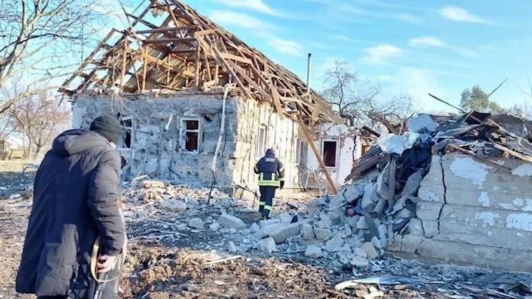 Rusya Çernihiv’de ortaokul ile yatılı okulu vurdu: 3 ölü