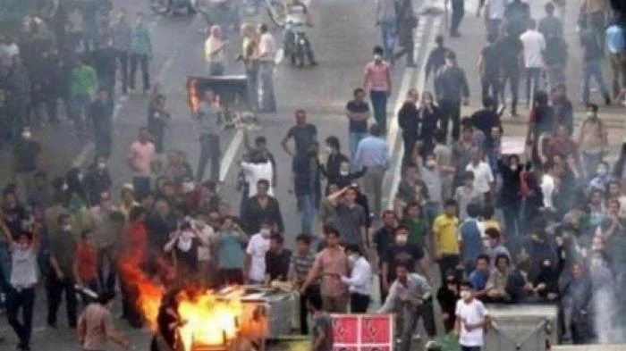İran’da hükümet karşıtı protestolar yayılıyor