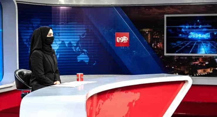 Kadın TV sunucuları ekrana peçeyle çıktı: Afgan kadınları için bir karanlık gün daha