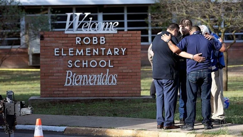 Teksas polisi: Saldırgan ilkokula girdiğinde, kapıda güvenlik görevlisi yoktu