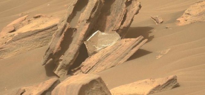NASA'nın uzay aracı Mars yüzeyinde çöp buldu