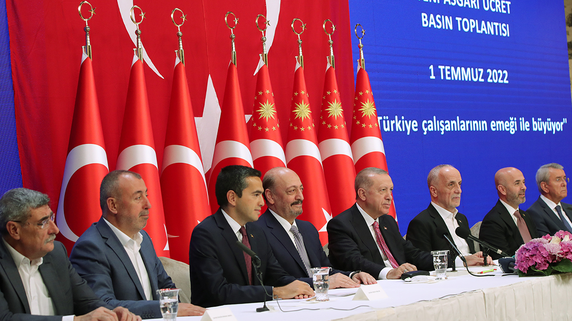 Türkiye'de asgari ücret 5 bin 500 liraya yükseldi