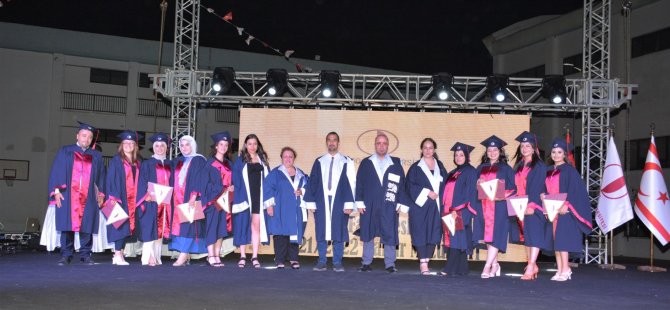 Yakın Doğu Üniversitesi Fen-Edebiyat Fakültesi mezunları diplomalarını törenle aldı