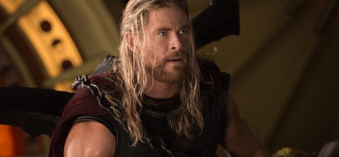 Chris Hemsworth’ün karısı, Thor kaslarından şikayetçi