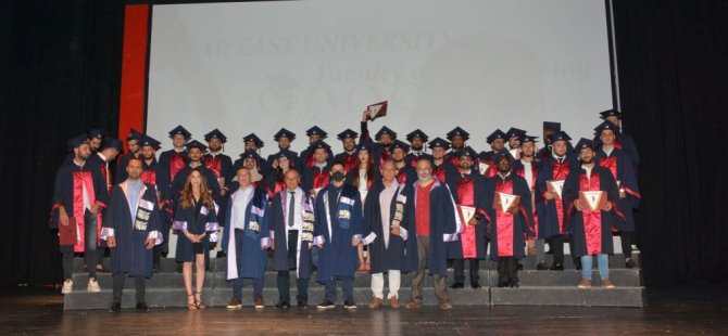 YDÜ Mühendislik Fakültesi mezunları, düzenlenen törenle diplomalarını alarak meslek hayatlarına ilk adımlarını attı