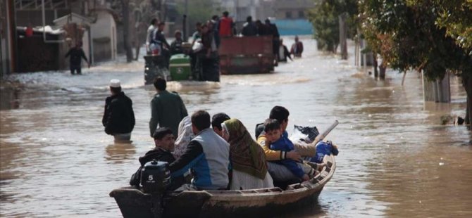 İran'da şiddetli yağışlarla oluşan sellerde hayatını kaybedenlerin sayısı 76'ya yükseldi