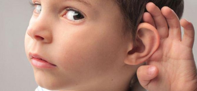 Çocuklarda sık görülen, orta kulakta sıvı birikimi, işitme azlığına neden olabilir